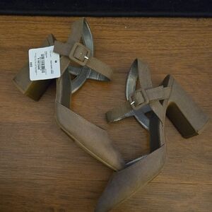 Worthington Porchini Taupe Faux Suede Block Heel Shoes Buckle Pointed Toe 9M NEW